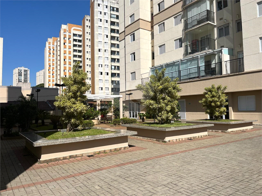 Apartamento venda GUARULHOS com 52m2, 2 quartos, sala com sacada e 1 vaga de garagem
