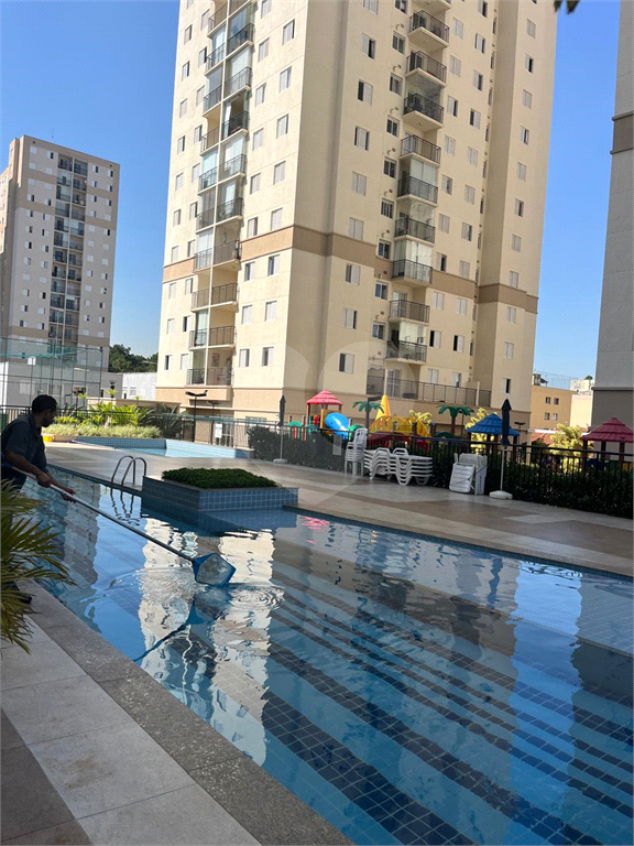 Apartamento venda GUARULHOS com 52m2, 2 quartos, sala com sacada e 1 vaga de garagem