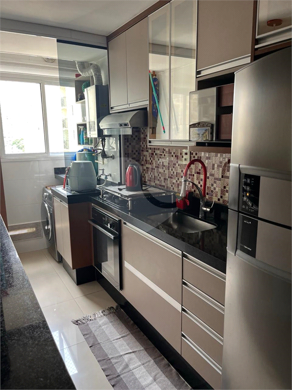 Apartamento venda GUARULHOS com 52m2, 2 quartos, sala com sacada e 1 vaga de garagem