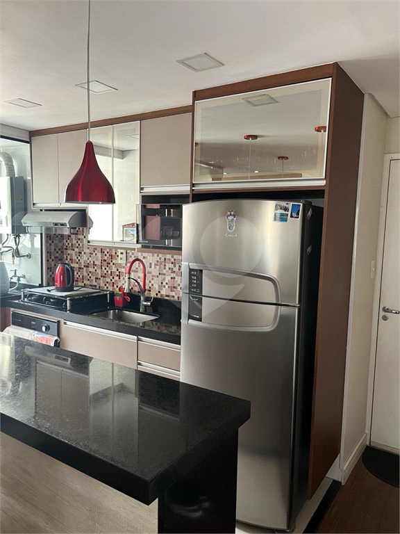 Apartamento venda GUARULHOS com 52m2, 2 quartos, sala com sacada e 1 vaga de garagem