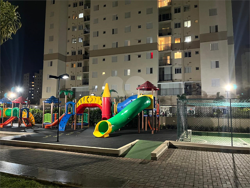 Apartamento venda GUARULHOS com 52m2, 2 quartos, sala com sacada e 1 vaga de garagem