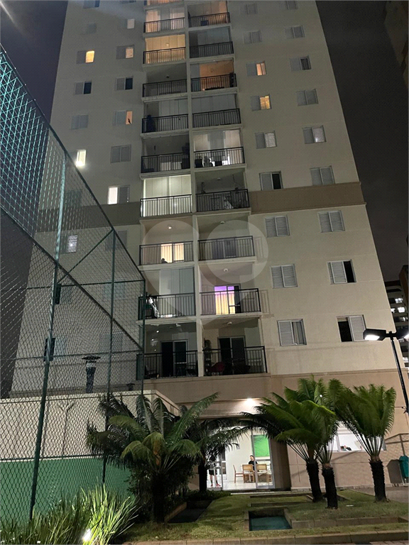Apartamento venda GUARULHOS com 52m2, 2 quartos, sala com sacada e 1 vaga de garagem
