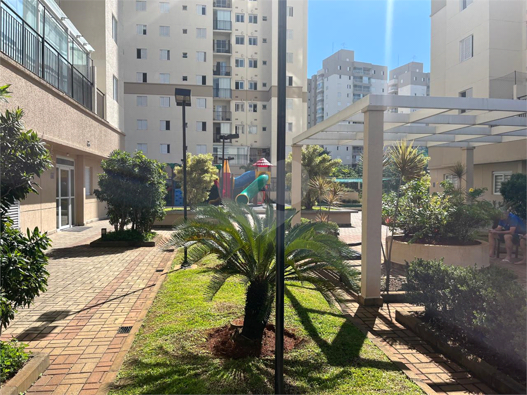 Apartamento venda GUARULHOS com 52m2, 2 quartos, sala com sacada e 1 vaga de garagem