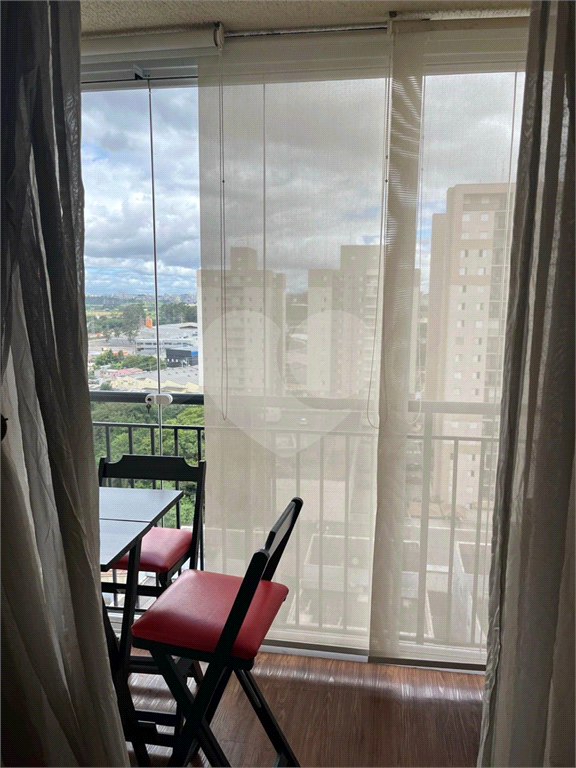 Apartamento venda GUARULHOS com 52m2, 2 quartos, sala com sacada e 1 vaga de garagem