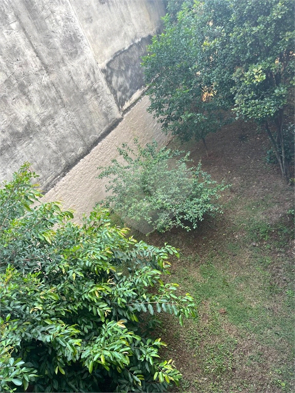 Apartamento venda GUARULHOS com 52m2, 2 quartos, sala com sacada e 1 vaga de garagem