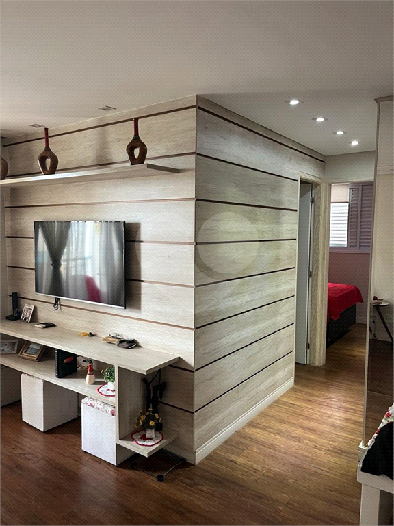 Apartamento venda GUARULHOS com 52m2, 2 quartos, sala com sacada e 1 vaga de garagem