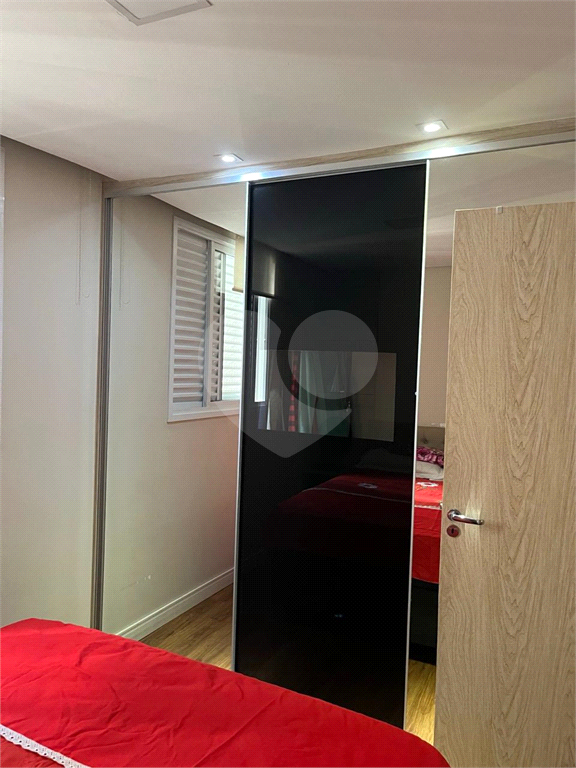 Apartamento venda GUARULHOS com 52m2, 2 quartos, sala com sacada e 1 vaga de garagem