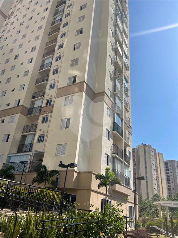Apartamento venda GUARULHOS com 52m2, 2 quartos, sala com sacada e 1 vaga de garagem