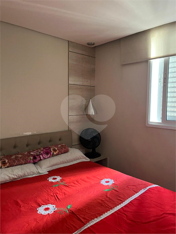 Apartamento venda GUARULHOS com 52m2, 2 quartos, sala com sacada e 1 vaga de garagem