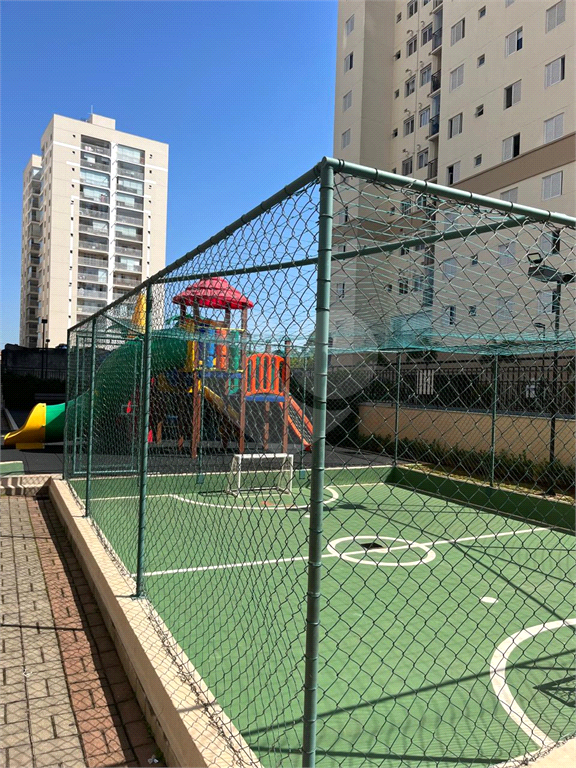 Apartamento venda GUARULHOS com 52m2, 2 quartos, sala com sacada e 1 vaga de garagem