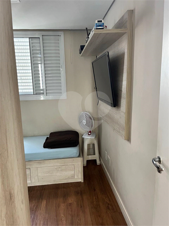 Apartamento venda GUARULHOS com 52m2, 2 quartos, sala com sacada e 1 vaga de garagem