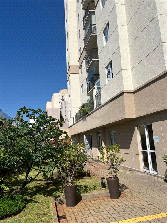 Apartamento venda GUARULHOS com 52m2, 2 quartos, sala com sacada e 1 vaga de garagem