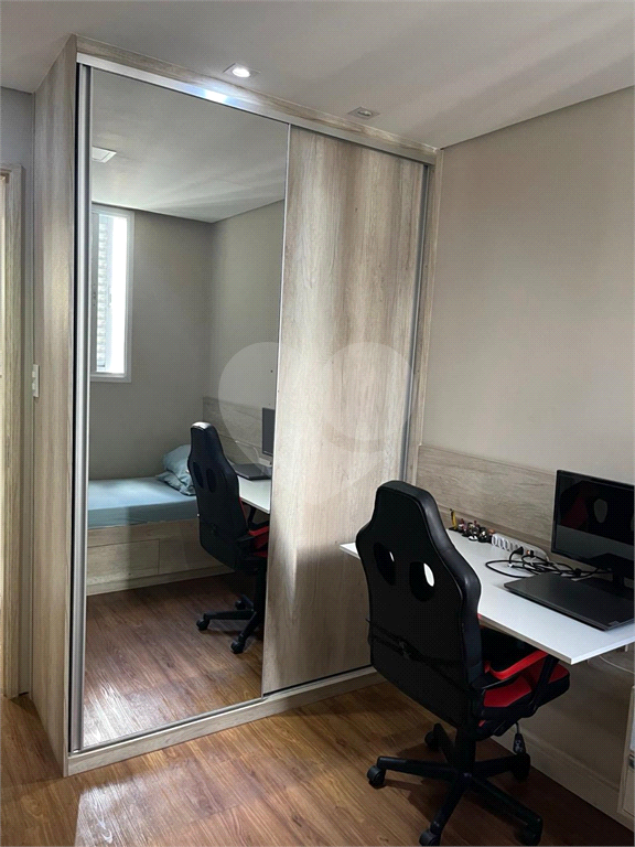 Apartamento venda GUARULHOS com 52m2, 2 quartos, sala com sacada e 1 vaga de garagem