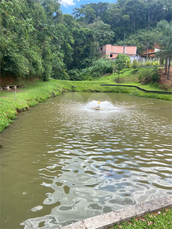 Vende-se chácara com lago Nazare Paulista com 3.000 m² 