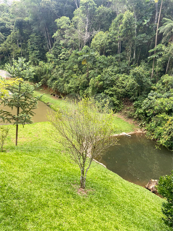 Vende-se chácara com lago Nazare Paulista com 3.000 m² 