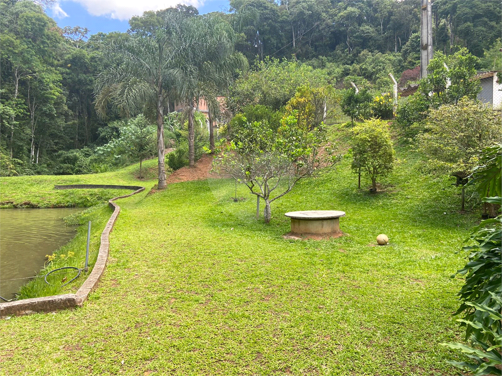 Vende-se chácara com lago Nazare Paulista com 3.000 m² 