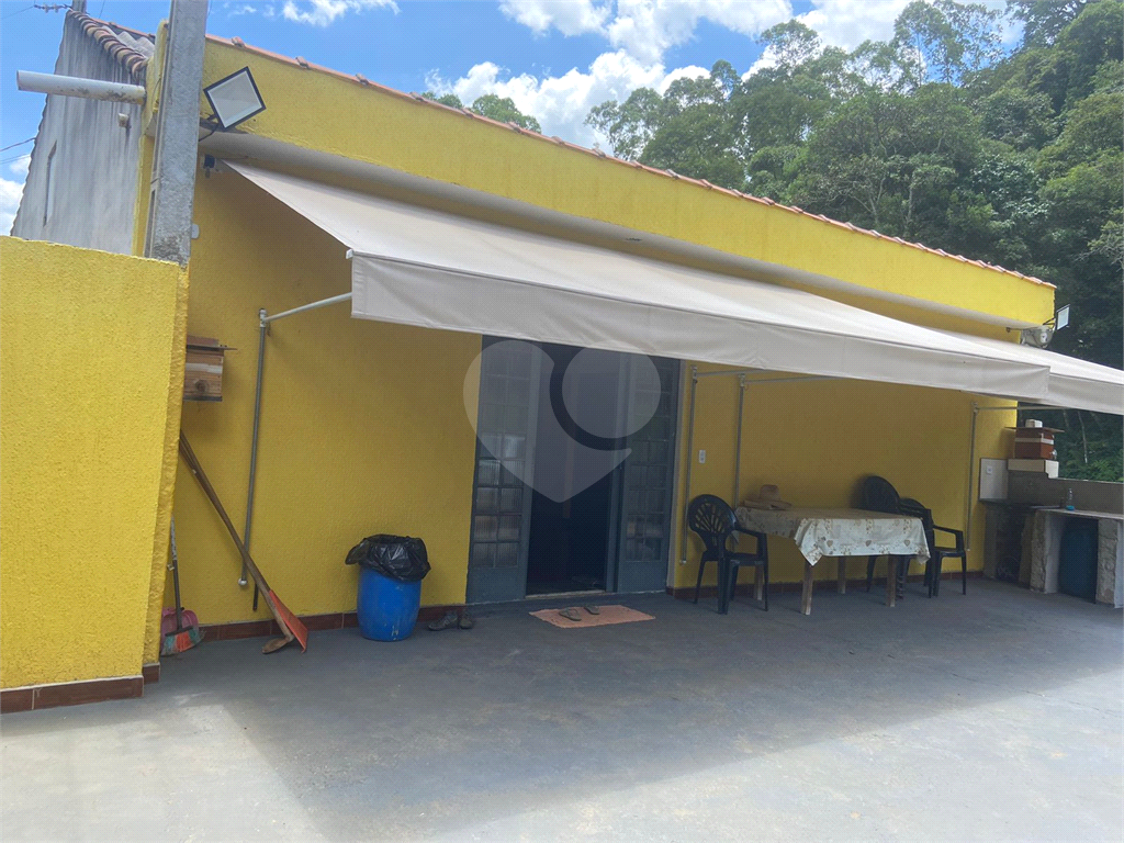 Vende-se chácara com lago Nazare Paulista com 3.000 m² 