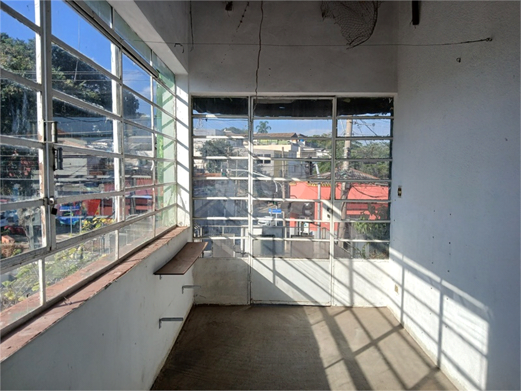 Vende-se Terreno de Esquina na Casa Verde