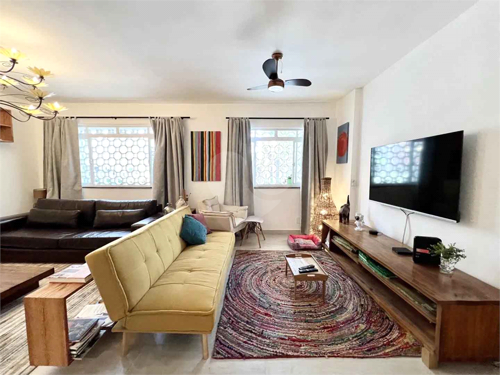 Apartamento reformado em predinho charmoso na Haddock Lobo! - 1 suíte, escritório e 1 vaga