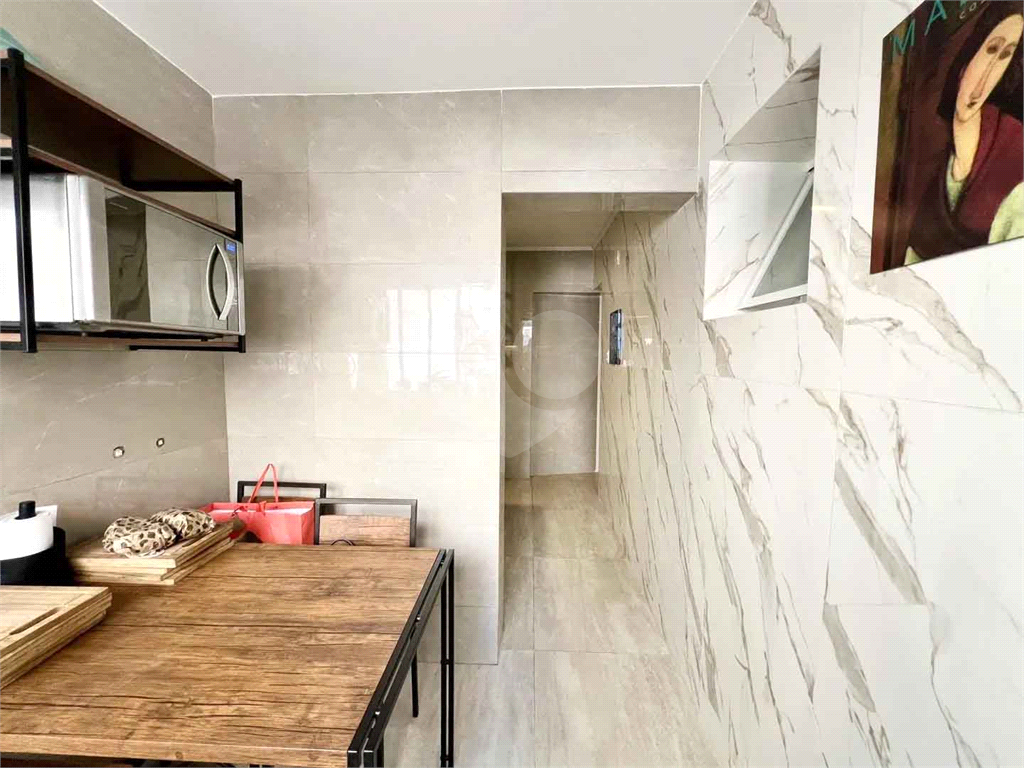 Apartamento reformado em predinho charmoso na Haddock Lobo! - 1 suíte, escritório e 1 vaga