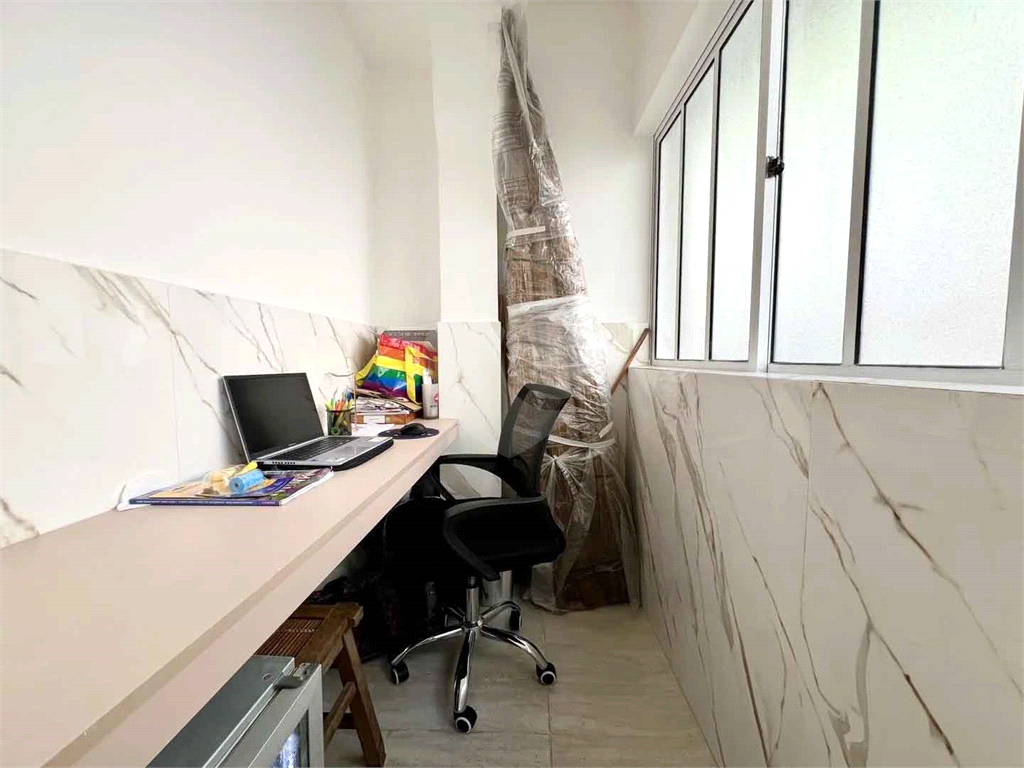 Apartamento reformado em predinho charmoso na Haddock Lobo! - 1 suíte, escritório e 1 vaga