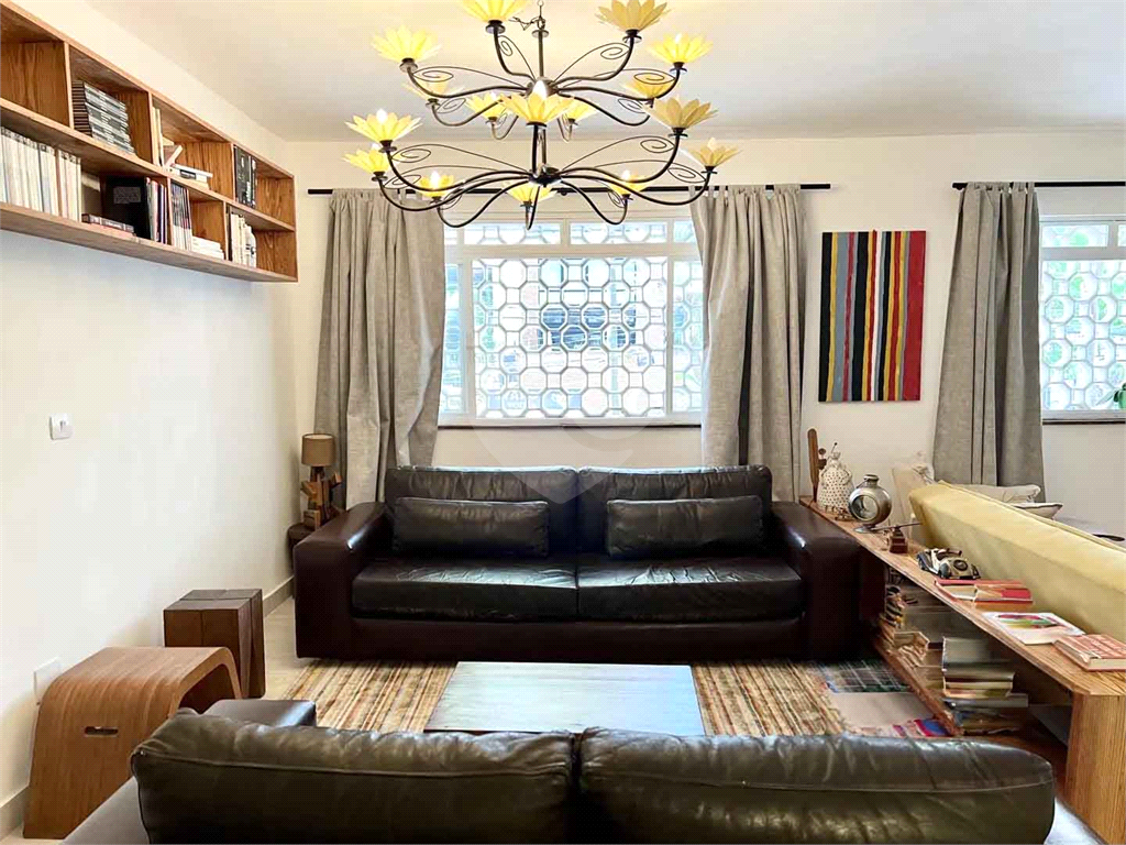Apartamento reformado em predinho charmoso na Haddock Lobo! - 1 suíte, escritório e 1 vaga