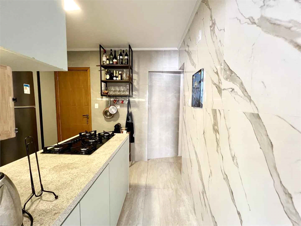 Apartamento reformado em predinho charmoso na Haddock Lobo! - 1 suíte, escritório e 1 vaga