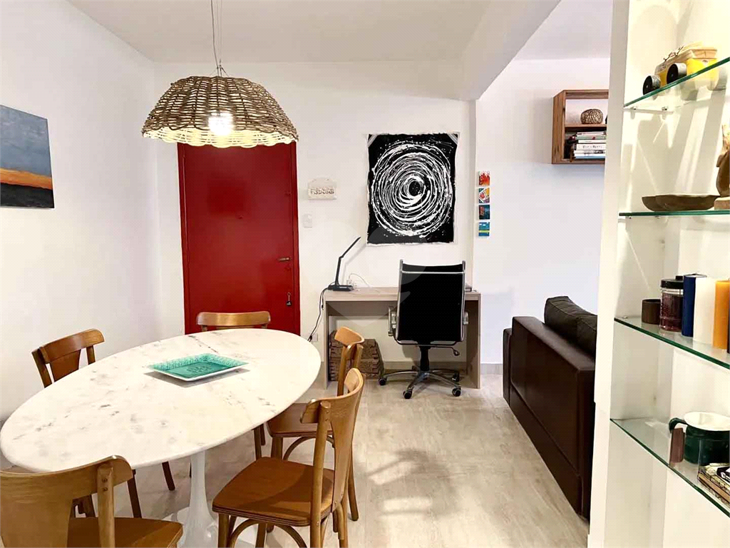 Apartamento reformado em predinho charmoso na Haddock Lobo! - 1 suíte, escritório e 1 vaga