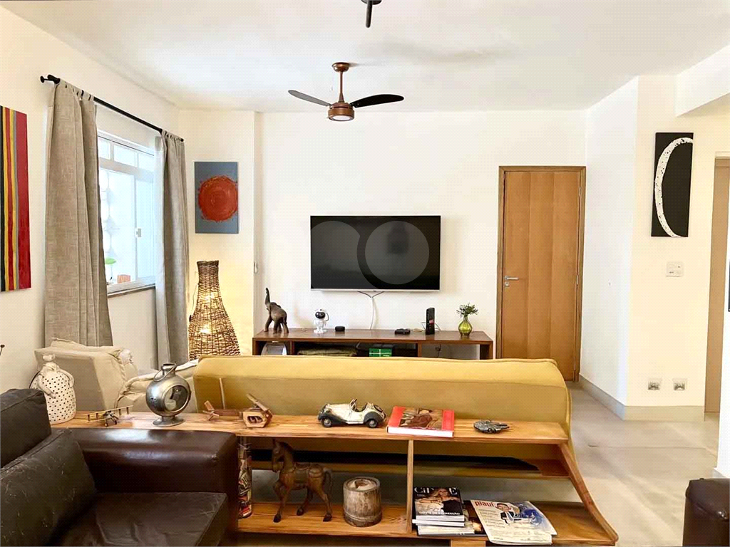 Apartamento reformado em predinho charmoso na Haddock Lobo! - 1 suíte, escritório e 1 vaga