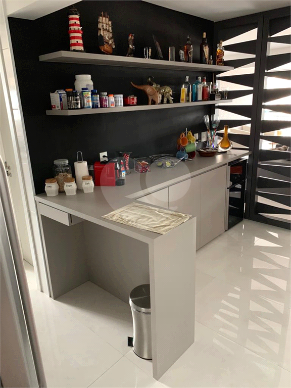 Lindo apto no último andar com bela vista e varanda gourmet integrada a sala