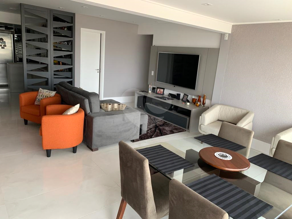 Lindo apto no último andar com bela vista e varanda gourmet integrada a sala
