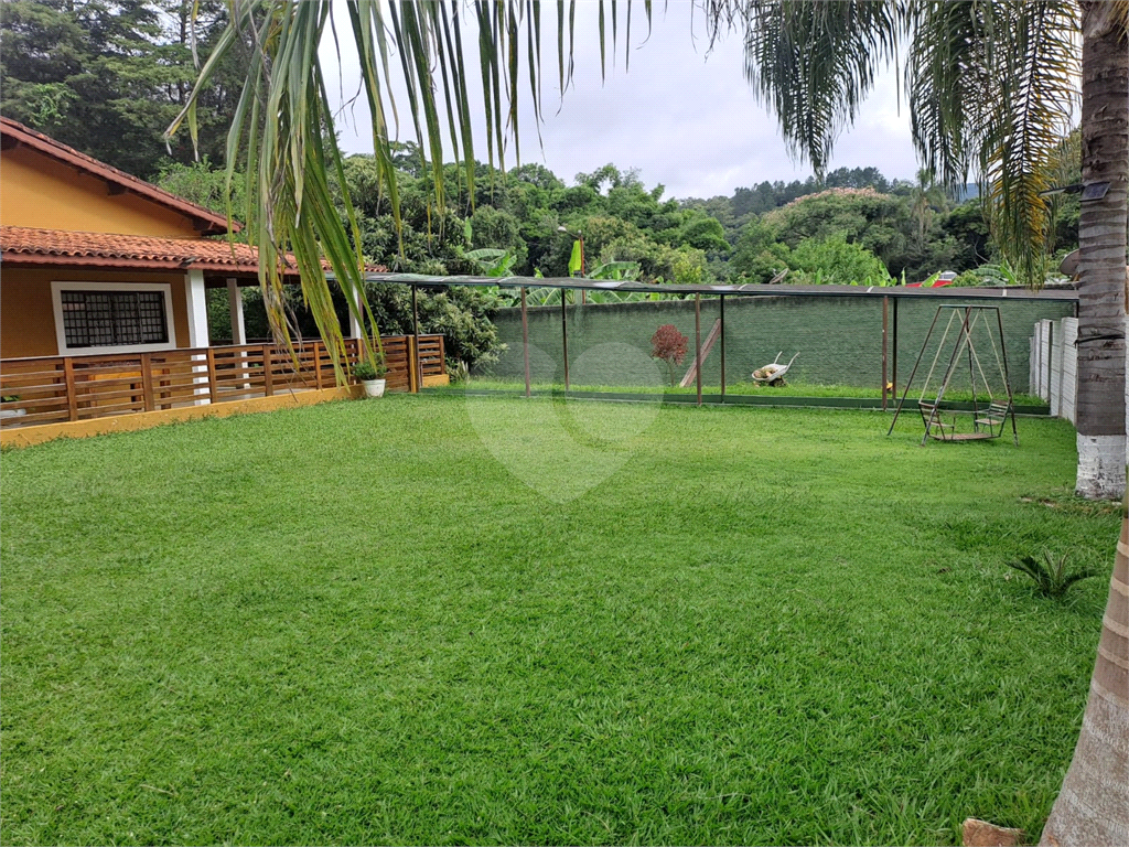 Sitio à Venda 1691m² | 243m² Área construída| 4 Quartos| Piscina adulto e infantil| Energia Solar em Mairiporã