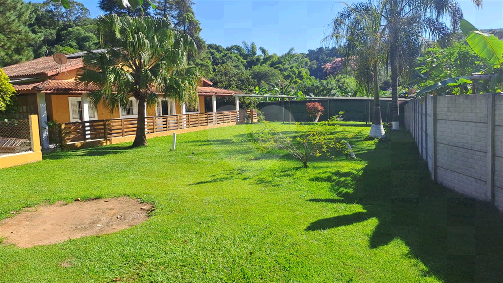 Sitio à Venda 1691m² | 243m² Área construída| 4 Quartos| Piscina adulto e infantil| Energia Solar em Mairiporã