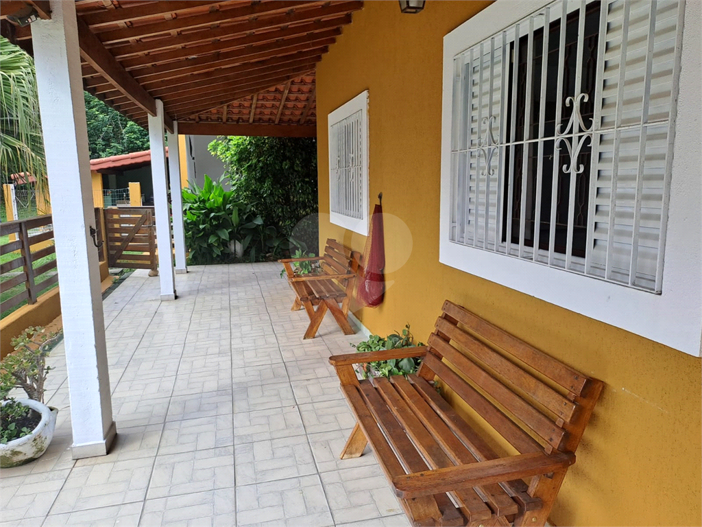 Sitio à Venda 1691m² | 243m² Área construída| 4 Quartos| Piscina adulto e infantil| Energia Solar em Mairiporã