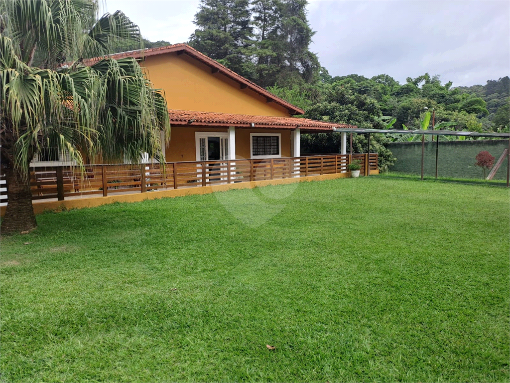 Sitio à Venda 1691m² | 243m² Área construída| 4 Quartos| Piscina adulto e infantil| Energia Solar em Mairiporã