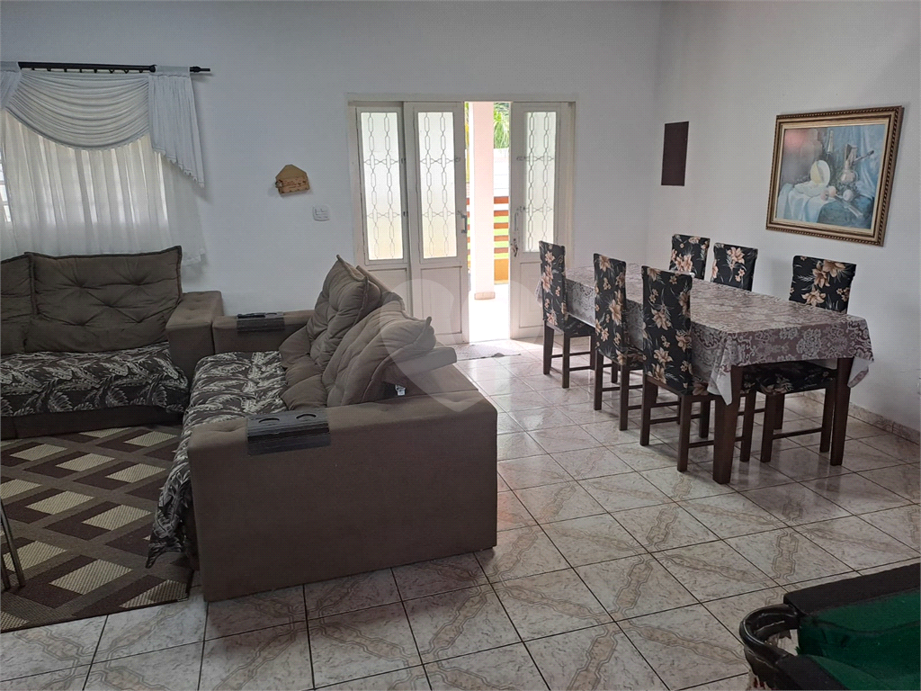Sitio à Venda 1691m² | 243m² Área construída| 4 Quartos| Piscina adulto e infantil| Energia Solar em Mairiporã