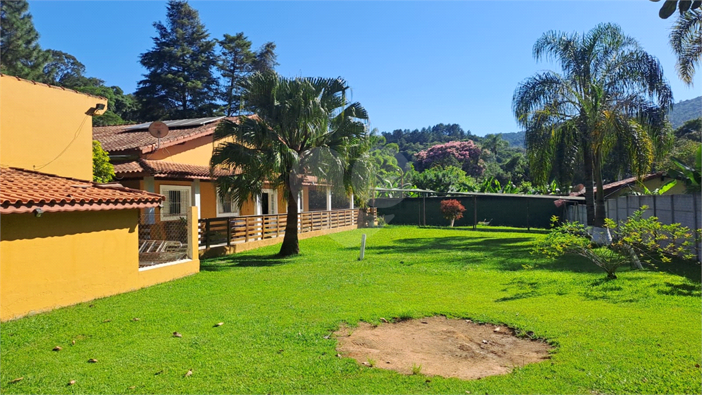 Sitio à Venda 1691m² | 243m² Área construída| 4 Quartos| Piscina adulto e infantil| Energia Solar em Mairiporã