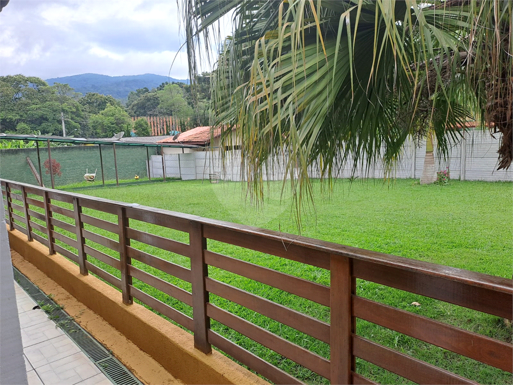 Sitio à Venda 1691m² | 243m² Área construída| 4 Quartos| Piscina adulto e infantil| Energia Solar em Mairiporã