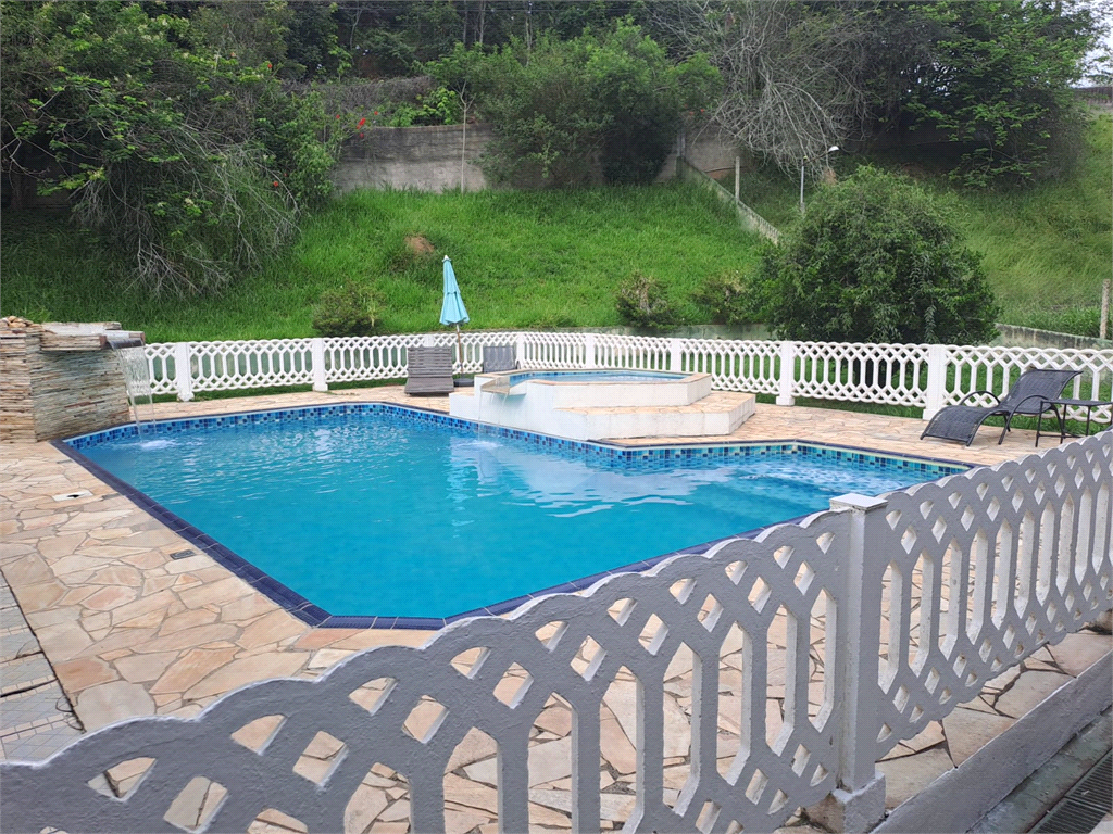 Sitio à Venda 1691m² | 243m² Área construída| 4 Quartos| Piscina adulto e infantil| Energia Solar em Mairiporã