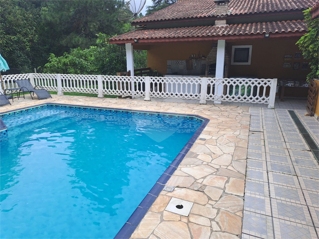 Sitio à Venda 1691m² | 243m² Área construída| 4 Quartos| Piscina adulto e infantil| Energia Solar em Mairiporã
