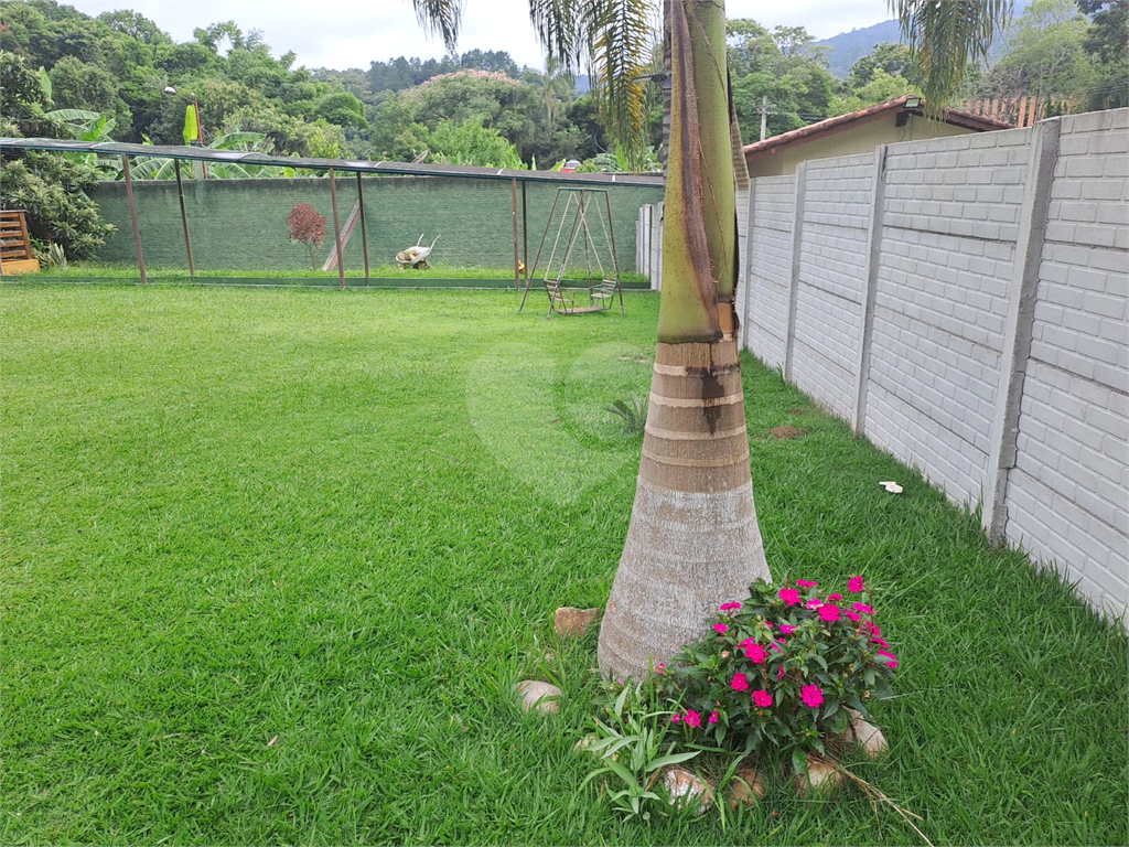 Sitio à Venda 1691m² | 243m² Área construída| 4 Quartos| Piscina adulto e infantil| Energia Solar em Mairiporã