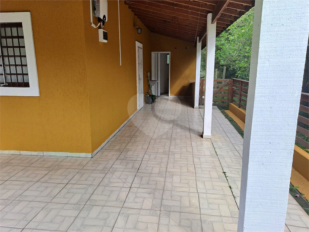Sitio à Venda 1691m² | 243m² Área construída| 4 Quartos| Piscina adulto e infantil| Energia Solar em Mairiporã