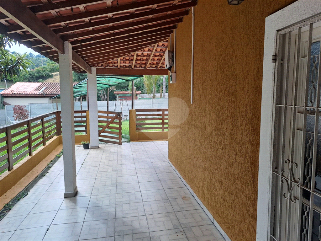 Sitio à Venda 1691m² | 243m² Área construída| 4 Quartos| Piscina adulto e infantil| Energia Solar em Mairiporã