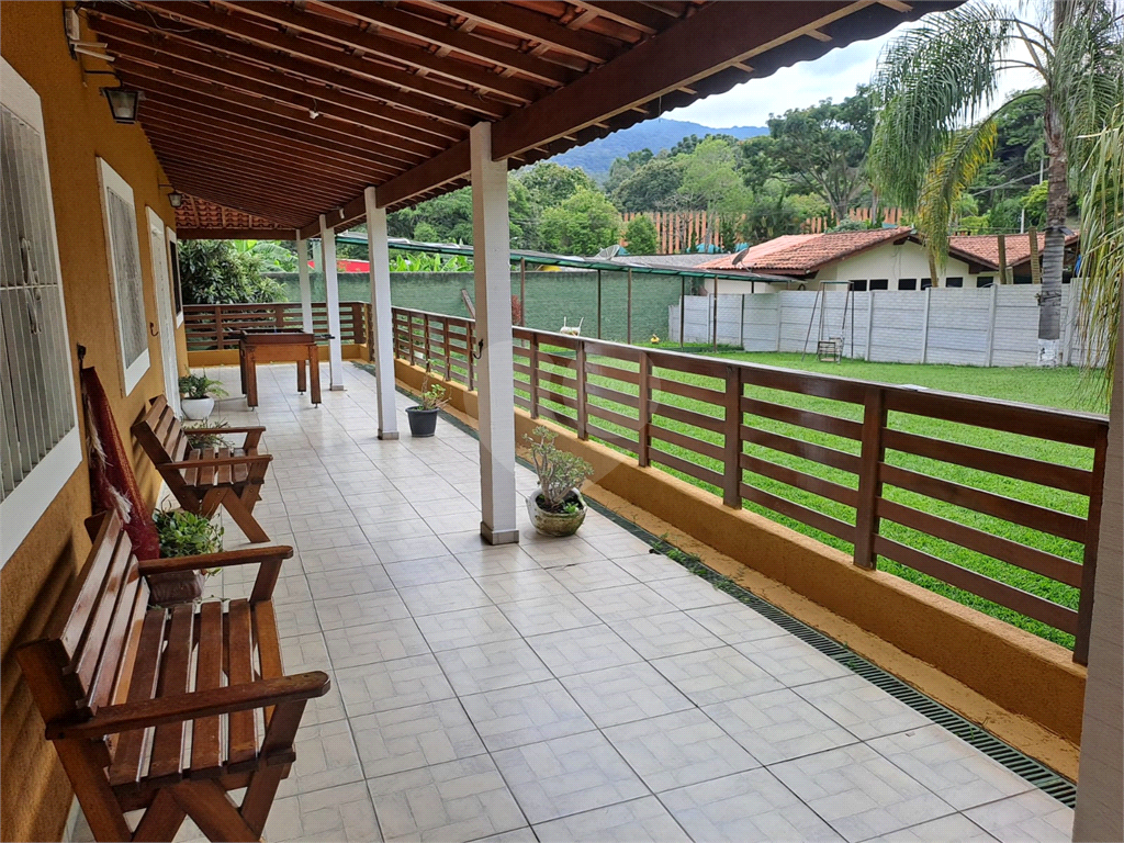 Sitio à Venda 1691m² | 243m² Área construída| 4 Quartos| Piscina adulto e infantil| Energia Solar em Mairiporã