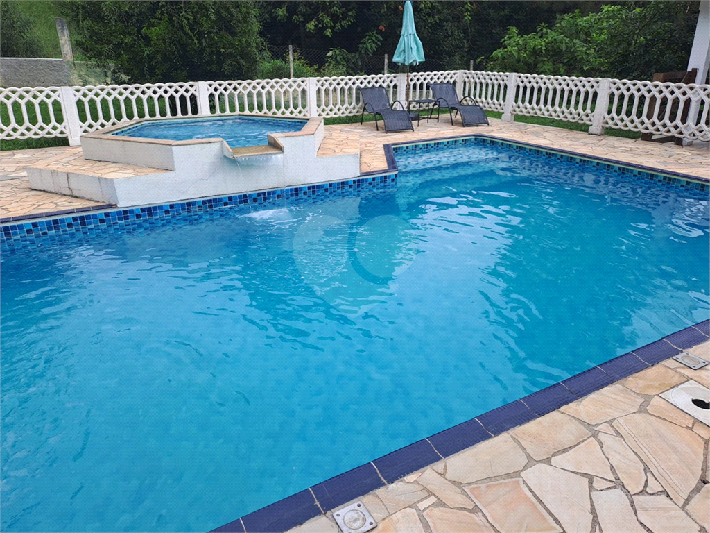 Sitio à Venda 1691m² | 243m² Área construída| 4 Quartos| Piscina adulto e infantil| Energia Solar em Mairiporã