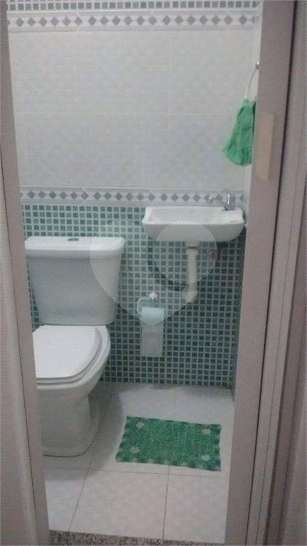 Sobrado completo: 2 quartos, closet, 3 vagas e muito mais!