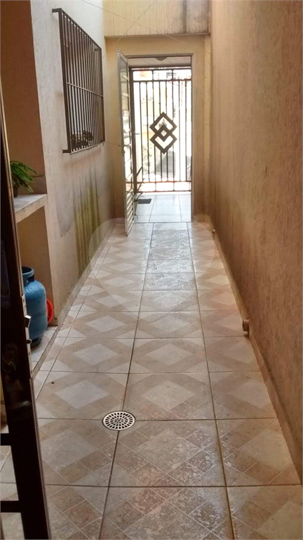 Sobrado completo: 2 quartos, closet, 3 vagas e muito mais!