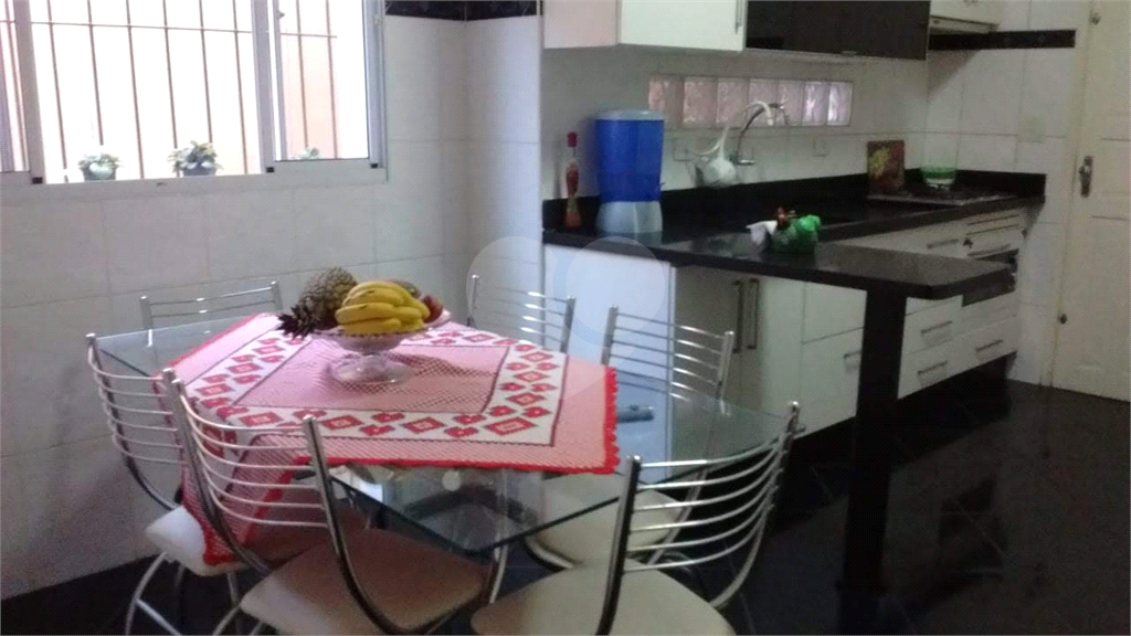 Sobrado completo: 2 quartos, closet, 3 vagas e muito mais!