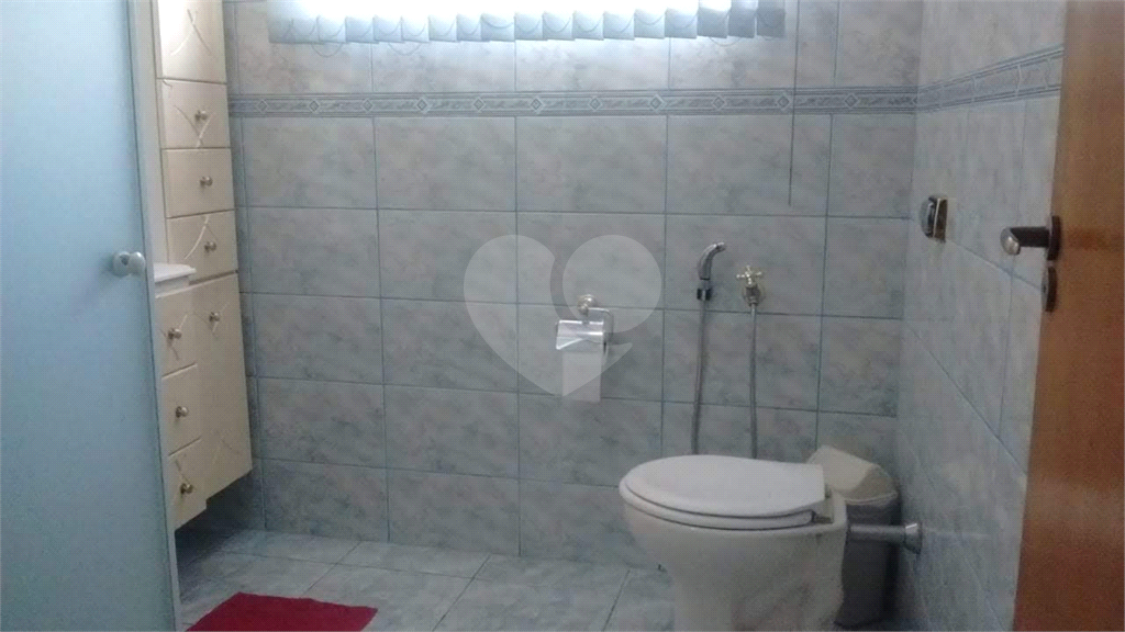 Sobrado completo: 2 quartos, closet, 3 vagas e muito mais!
