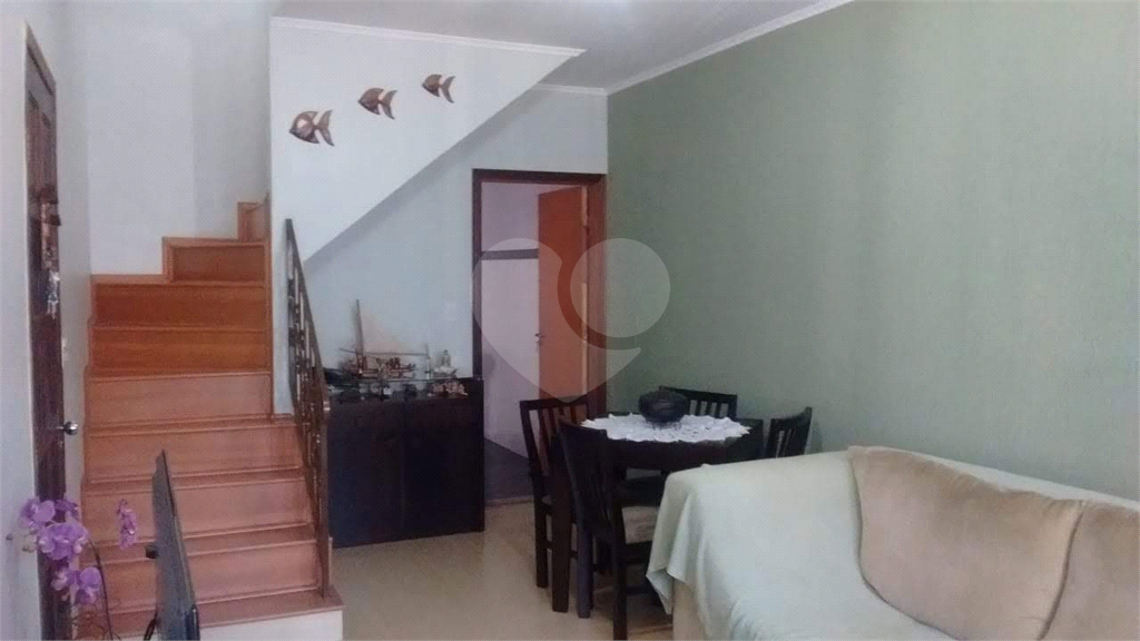 Sobrado completo: 2 quartos, closet, 3 vagas e muito mais!